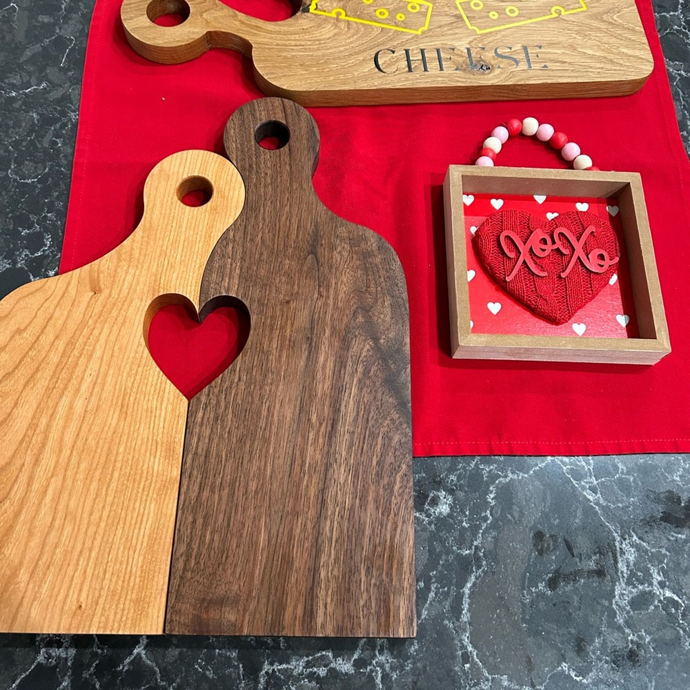 New Heart-Shaped Wooden Cutting Board